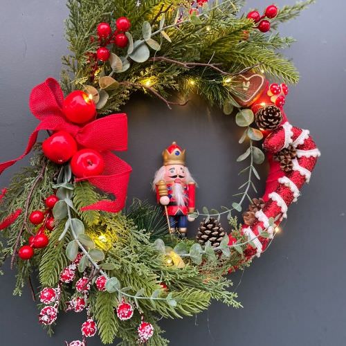 Couronne avec Casse Noisette Image de Couronne avec Casse Noisette