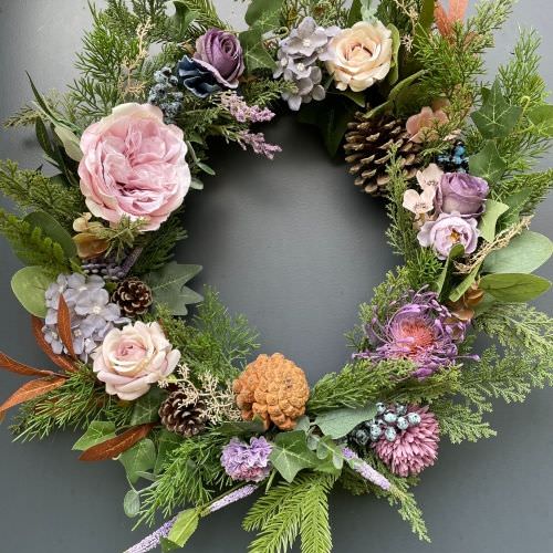 Couronnes de porte fleuries Image de Couronnes de porte fleuries